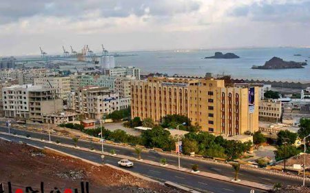 مذيع بقناة اماراتية  يكشف عن الفاسدين بعدن ويلمح الى هذا الطرف