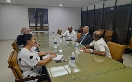 وزير المياه يلتقي مسؤول العلاقات الدولية باللجنة المركزية للحزب الشيوعي الكوبي