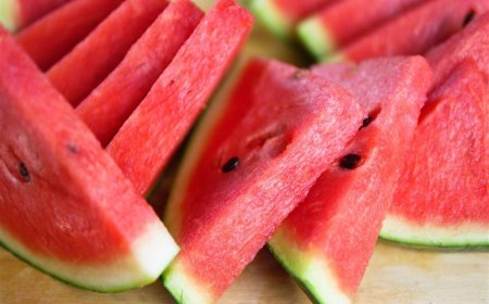 ما الذي يحدث لجسم الإنسان عند بلع بذور البطيخ