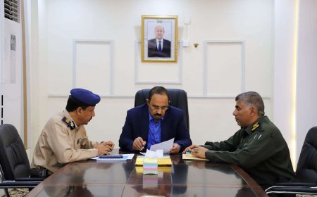 محافظ حضرموت يؤكد دعم السلطة المحلية لاستحداث مركز آلي لاستخراج وثائق الأحوال المدنية بالشحر للتخفيف عن المواطنين