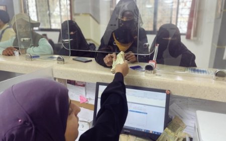 توزيع مساعدات نقدية على 2200 أسرة نازحة ولاجئة في اليمن