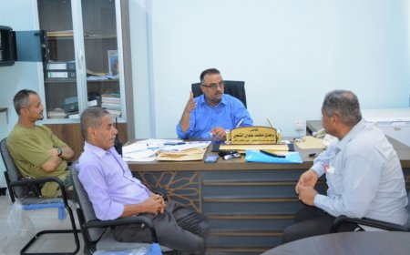 مدير التواهي يناقش حركة تنظيم الاسواق ورسوم المهن ويتفقد سوق  العامر المركزي