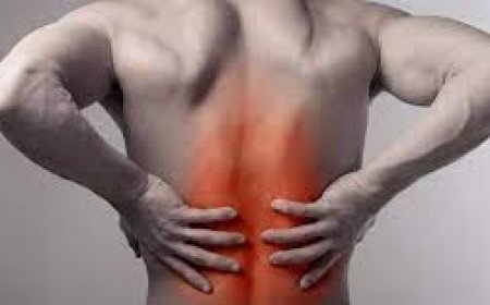 مختصة تحذر من 4 وضعيات منتشرة بين الرجال في السعودية تدمر العمود الفقري