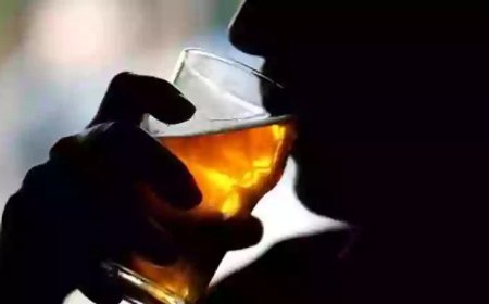 طبيب سعودي يشعل المملكة بما قاله عن فوائد شرب الخمر