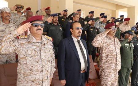 وزير الدفاع ومحافظ حضرموت يزوران كلية الشرطة بحضرموت