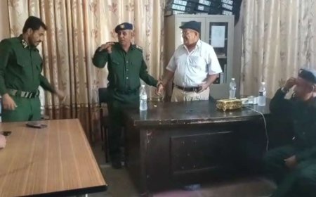 مدير عام الأحوال المدنية بأبين يتفقد مركز الاصدار الآلي بلودر