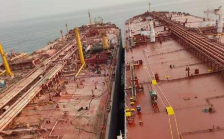 بدء تفريغ النفط من الناقلة "صافر" إلى السفينة البديلة