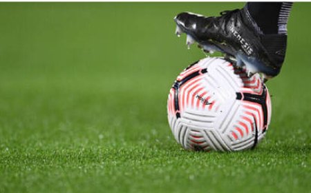 وفاة أول لاعب كرة قدم بريطاني ينتقل بصفقة تخطت المليون جنيه إسترليني