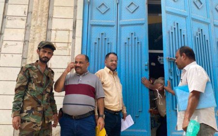 مكتب الصناعة والتجارة بمديرية دار سعد يغلق عدد من الأفران والمحال التجارية المخالفة