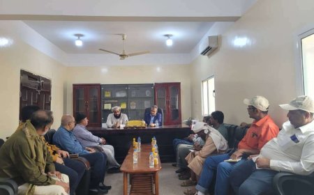 لجنة وزارة الزراعة والثروة السمكية تلتقي بالسلطة المحلية ومكتب الزراعة بمديرية حصوين