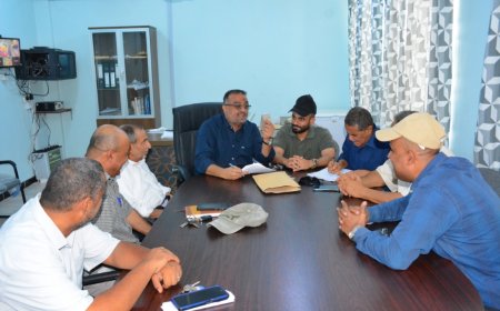 لقاء مشترك يناقش تنفيذ عدد من المشاريع الخدمية والتنموية بمديريتي التواهي وصيرة