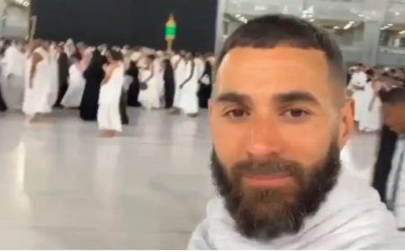 شاهد: كريم بنزيمة يؤدي مناسك العمرة