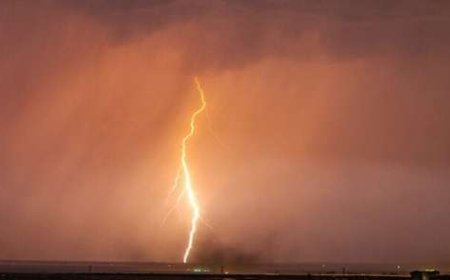 صاعقة رعدية تودي بحياة طفلة وإصابة ثلاثة آخرين في المحويت