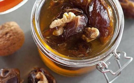 أخصائي سعودي يحذر من خلط العسل مع هذه الأكله المعتاد على الناس فعلها