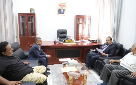 محافظ حضرموت يؤكد على اهمية دعم الاستثمار وتقديم التسهيلات لتخديم المنطقة الصناعية بالشحر