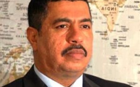 بحاح: مصر محور العالم العربي وأيقونة حضارته