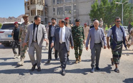 محافظ حضرموت يتفقد الأعمال الإنشائية بالمبنى التجاري بالمؤسسة الاقتصادية بالمكلا والتحضيرات للمعرض الرمضاني