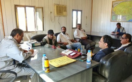 الأمين العام لمحافظة شبوة يتابع تقدم أعمال الطرق والجسور