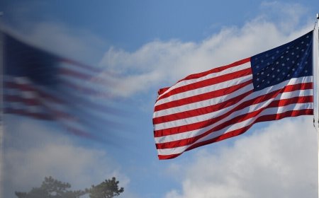 جماعه الحوثيين تطلق 3 صواريخ على سفينة أمريكية بخليج عدن وواشنطن تكشف عن مصيرها