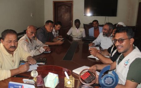 اجتماع بالمكلا يناقش تحديد موقع لإقامة مخيم للنازحين