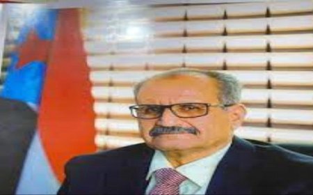 قيادي في الانتقالي: لن يتعافى الريال إلا إذا صبت الإيرادات إلى خزينة البنك المركزي