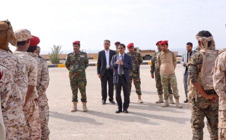 اللواء الركن البحسني يطلع على مستوى التدريبات للكتيبة المستجدة باللواء الأول حرس رئاسي