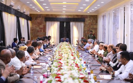 عضو مجلس القيادة الرئاسي البحسني يرأس اجتماعًا للمكتب التنفيذي بمحافظة حضرموت