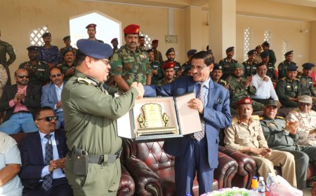 البحسني يتسلّم درع الشكر والعرفان من قيادة كلية الشرطة بحضرموت