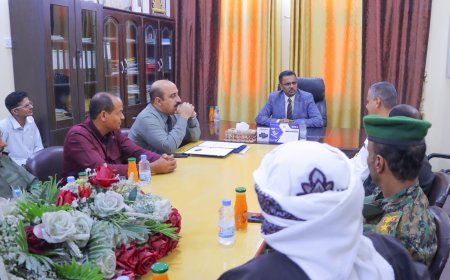 العمقي يرعى توقيع أتفاقية شركة وتعاون بين مكتب التربية والتعليم ومؤسسة حضرموت للتنمية الريفية 