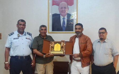 العميد المنهالي يكرَّم الناشط المجتمعي عمر العطاس نظير جهوده التطوعية في خدمة الأمن والمجتمع