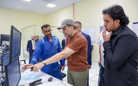 رئيس الوزراء يقوم بزيارة ميدانية لمحطة الرئيس الكهربائية بالبريقة