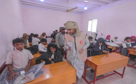 المكلا.. الهلال الأحمر الإماراتي يواصل توزيع حملة كسوة الشتاء للمتضررين من موجة البرد