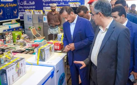 محافظ شبوة يفتتح معرض التسوق الرمضاني الثالث بمدينة عتق