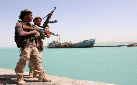 جماعة الحوثي تلوح بإغلاق مضيق باب المندب كليا