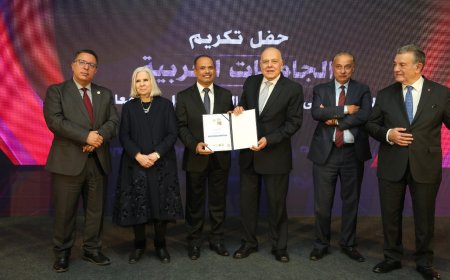 جامعة حضرموت تتلقى تكريمًا في التصنيف العربي للجامعات بالقاهرة