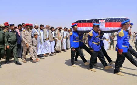 تشييع جثمان اللواء العبيدي بمأرب ورئيس هيئة الاركان يتحدث بهذا الامر