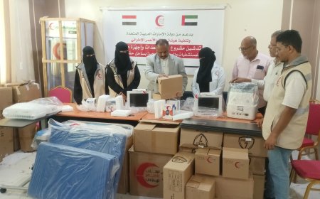 بتمويل إماراتي.. توزيع معدات وأجهزة طبية للمستشفيات والمراكز الصحية بساحل حضرموت 