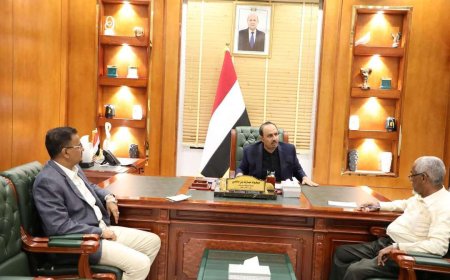 محافظ حضرموت يناقش آليات دعم تعزيز مبادئ النزاهة والشفافية والعمل الرقابي