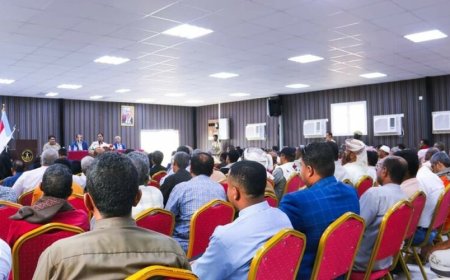 اللواء بن بريك يعقد بالمكلا لقاء موسعا مع أعضاء هيئات المجلس الانتقالي بحضرموت