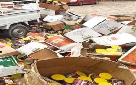 نقطة بلفقيه تضبط سيارة تحمل مواد غذائية منتهية الصلاحية في ساحل حضرموت