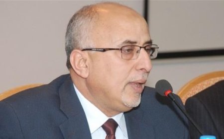 مسؤول حكومي سابق: زيارة الرئيس لحضرموت تؤكد أصراره على تعزيز دور المحليات