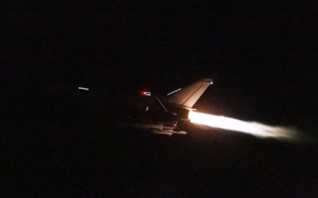 الجيش الأمريكي يعلن ضرب صاروخين في مناطق الحوثيين باليمن