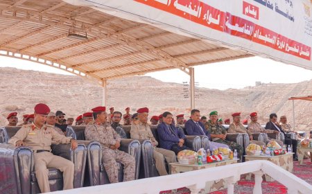 عضو مجلس القيادة الرئاسي البحسني يشهد حفل تخرّج الدفعة التاسعة استجداد بلواء النخبة الحضرمي