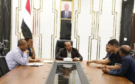 لقاء بالمكلا لبحث خطط التأهيل والتطوير بمؤسسة موانئ البحر العربي