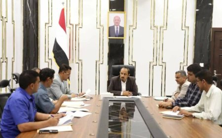 لجنة المناقصات الرئيسة بحضرموت تُقر مشروع رصف الشارع العام بحي السلام بالمكلا