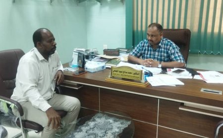 الجمحي يناقش آلية تحسين وتطوير الخدمات الطبية والعلاجية بمديرية حجر