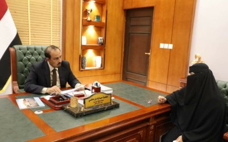 محافظ حضرموت يطلع على جهود هيئة حماية البيئة في تعزيز الوعي البيئي والاهتمام بالمحميات