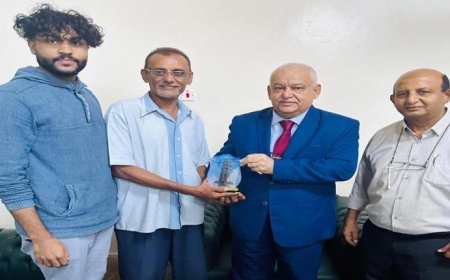 الوزير عبدالناصر الوالي ينتصر للمعلم نبيل يوسف ويكرّمه