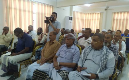 اجتماع موسع بالهيئة العامة للمصائد بالبحر العربي يناقش تنظيم مغادرة العباري لرحلات الاصطياد