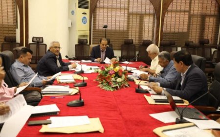 وزير الصحة يناقش مع الهيئة العليا للأدوية تقارير نشاطها في المحافظات